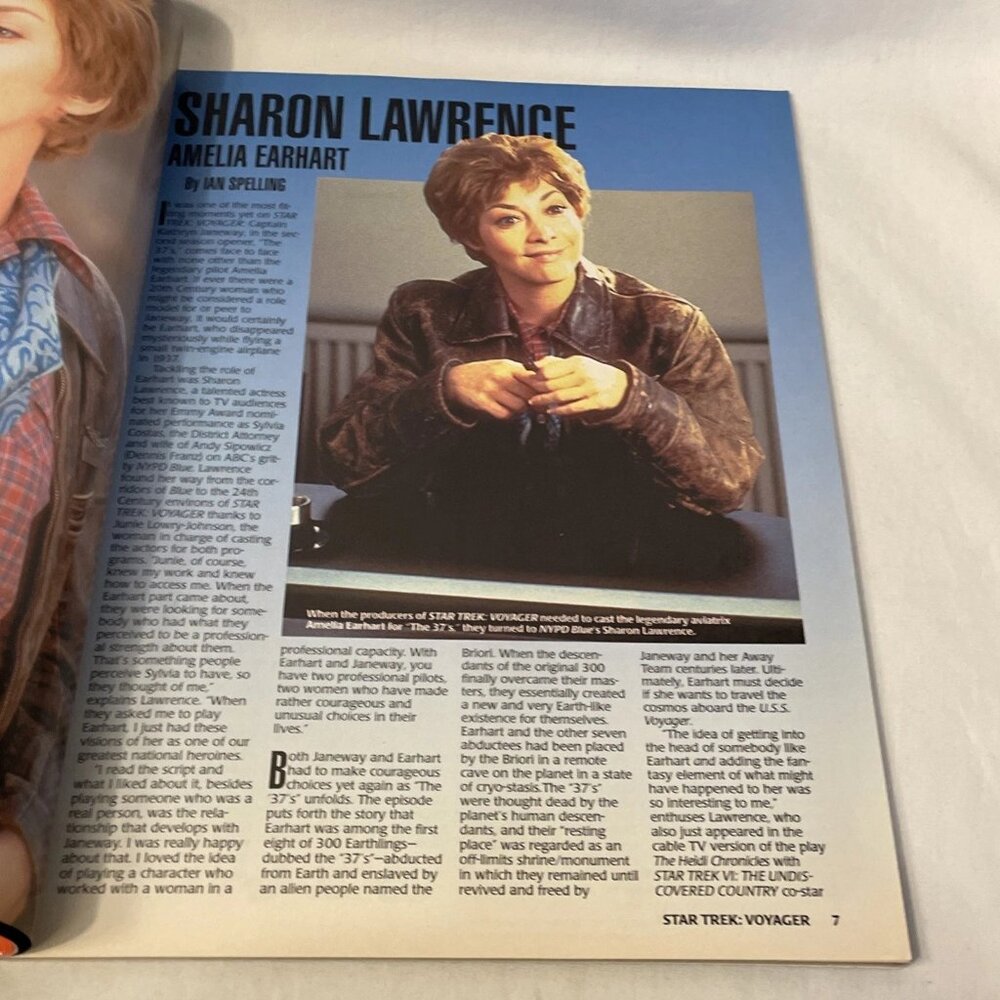 Star Trek Voyager #5 Magazine Feb 1996 Kate Mulgrew Starlog Official TV Sci-Fi - Picture 4 of 9